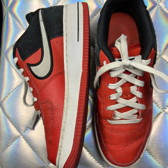 Nike Airforce 1 LV8 1 Mystic Red Black - Picture 1 of 9